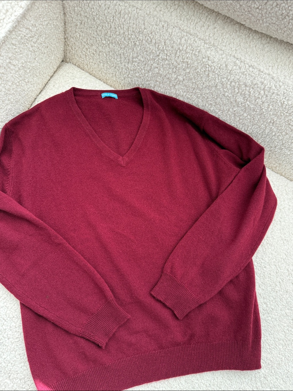 Women's V-Neck Sweater in Burgundy - Unknown Brand